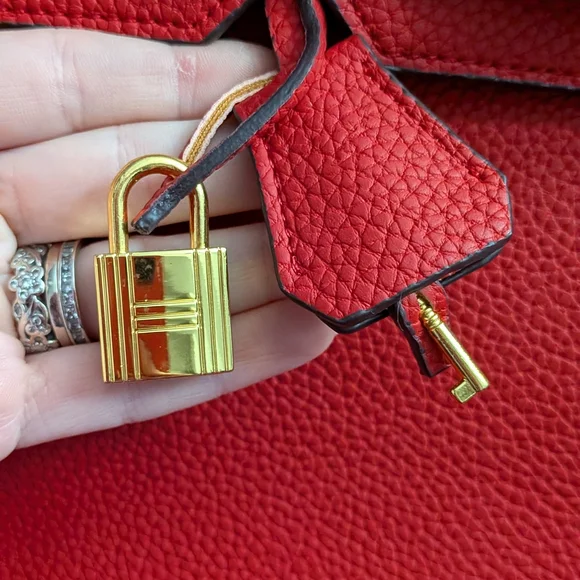 Elegant Red Satchel Bag - Picture 2 of 6